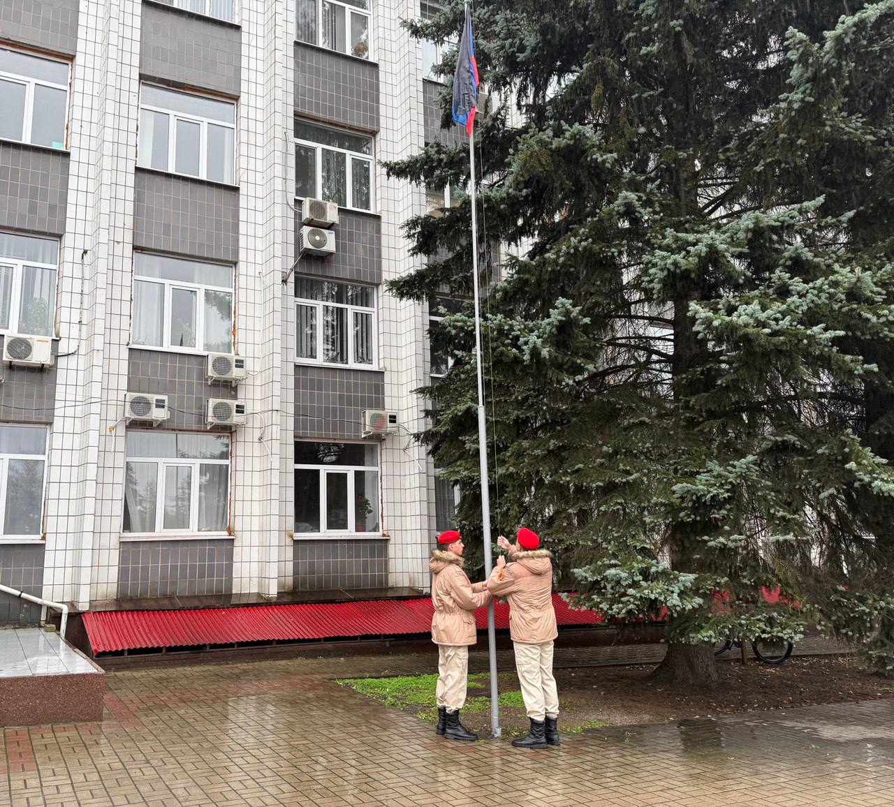 Александр Шатов: В Шахтерске состоялось торжественное мероприятие по случаю Дня флага Александр Шатов: В Шахтерске состоялось торжественное мероприятие по случаю Дня флага