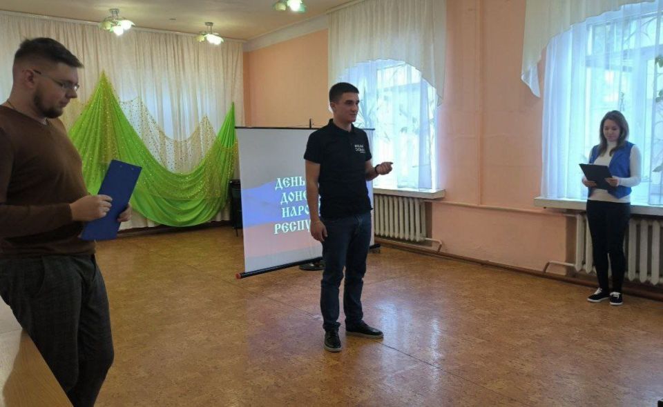 Валентин Левченко: Праздничное мероприятие, приуроченное ко Дню флага, прошло в Центре детского и юношеского творчества Киевского района г.Донецка Валентин Левченко: Праздничное мероприятие, приуроченное ко Дню флага, прошло в Центре детского и юношеского творчества Киевского района г.Донецка