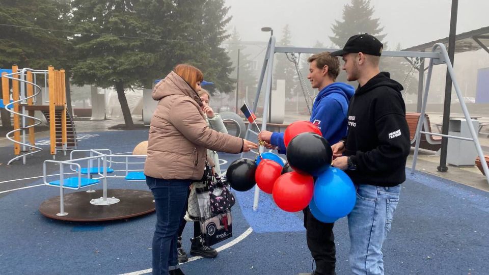 25 октября - День флага Донецкой Народной Республики 25 октября - День флага Донецкой Народной Республики