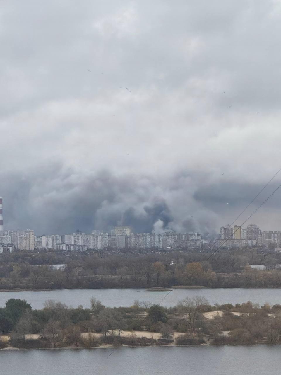 Киев горит после ночных ударов баллистикой Киев горит после ночных ударов баллистикой