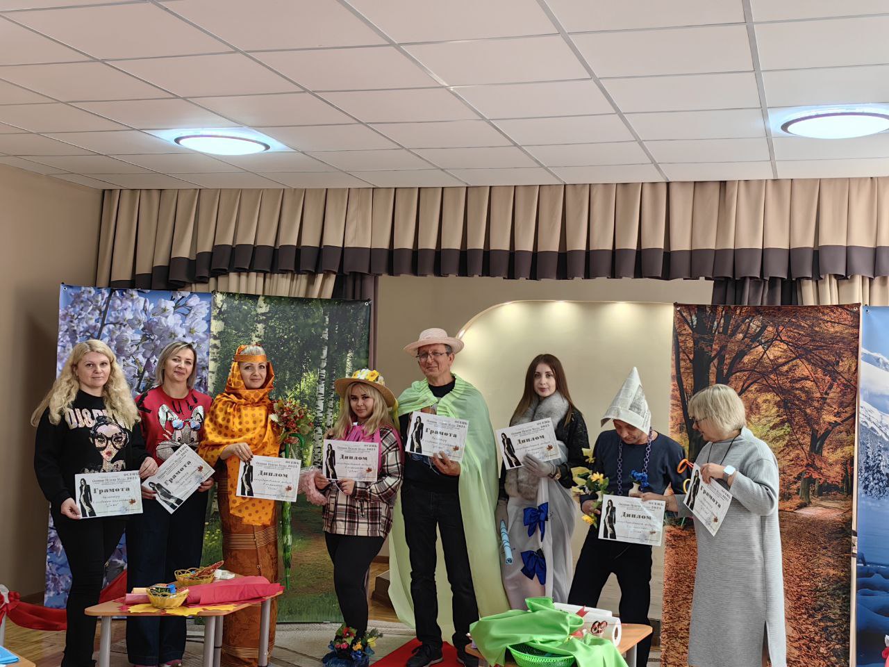 День моды в Ясиноватой. В детском саду "Золотой ключик" устроили настоящий праздник моды! Маленькие звёздочки дефилировали в ярких нарядах, привезенных волонтерами из группы "Наши дети" г. Белгород День моды в Ясиноватой. В детском саду "Золотой ключик" устроили настоящий праздник моды! Маленькие звёздочки дефилировали в ярких нарядах, привезенных волонтерами из группы "Наши дети" г. Белгород