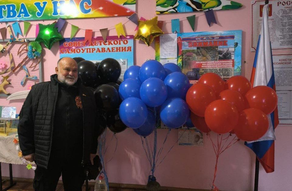 Валентин Левченко: Праздничное мероприятие, приуроченное ко Дню флага, прошло в Центре детского и юношеского творчества Киевского района г.Донецка Валентин Левченко: Праздничное мероприятие, приуроченное ко Дню флага, прошло в Центре детского и юношеского творчества Киевского района г.Донецка