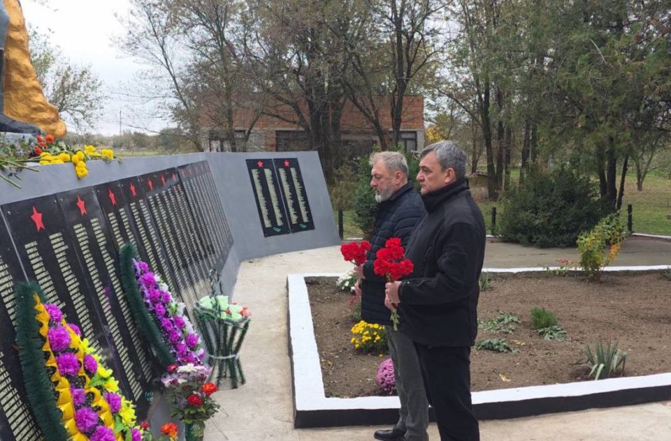 Борис Трима: Чтобы помнили: традиционная патриотическая акция объединила Мангушский и Мелитопольский округа Борис Трима: Чтобы помнили: традиционная патриотическая акция объединила Мангушский и Мелитопольский округа
