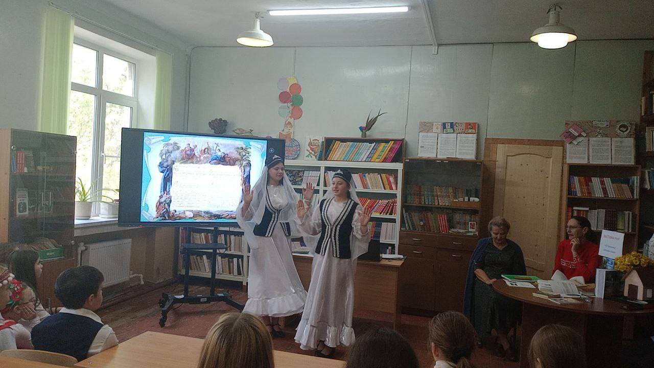 В Бердянской школе прошел поэтический урок «О малой родине стихами» в рамках партпроекта «Культура малой Родины» В Бердянской школе прошел поэтический урок «О малой родине стихами» в рамках партпроекта «Культура малой Родины»