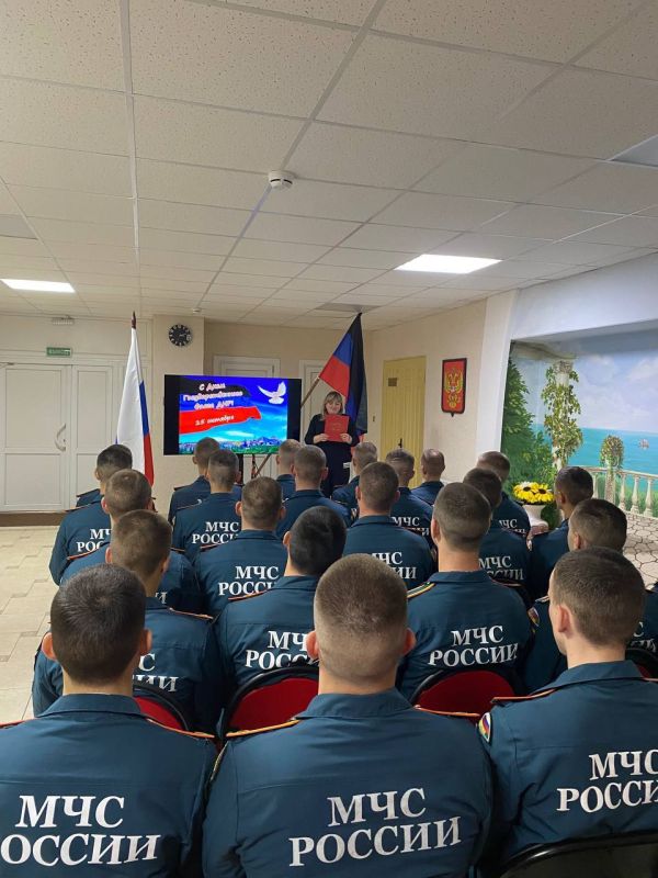 В Урзуфском Доме культуры состоялась патриотическая встреча ко Дню флага ДНР В Урзуфском Доме культуры состоялась патриотическая встреча ко Дню флага ДНР