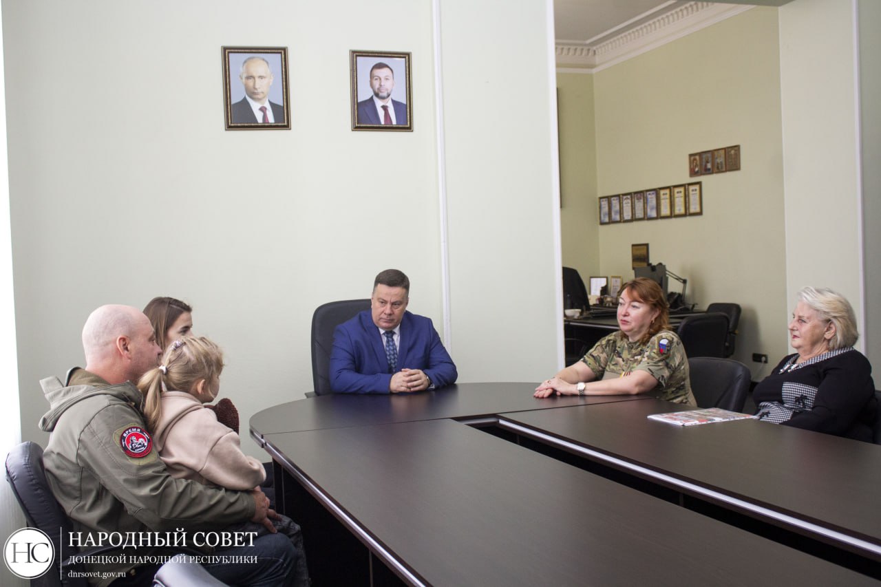 Константин Кузьмин: Встретился с неравнодушными людьми, которые помогают нашим бойцам на передовой: Екатериной Дворянкиной - руководителем Благотворительного фонда «Из Тольятти с любовью» и Анастасией Кирилловой - вдовой... Константин Кузьмин: Встретился с неравнодушными людьми, которые помогают нашим бойцам на передовой: Екатериной Дворянкиной - руководителем Благотворительного фонда «Из Тольятти с любовью» и Анастасией Кирилловой - вдовой...