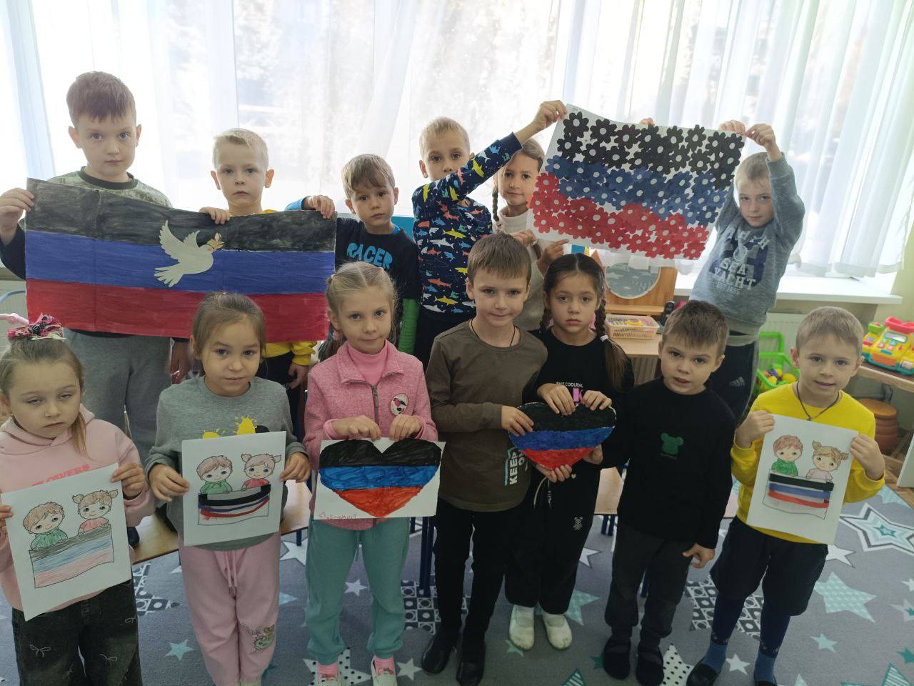 В Государственном казенном дошкольном образовательном учреждении «Детский сад № 7 «Чудо-сад» комбинированного вида городского округа Харцызск» Донецкой Народной Республики прошли мероприятия, посвященные Дню Флага ДНР В Государственном казенном дошкольном образовательном учреждении «Детский сад № 7 «Чудо-сад» комбинированного вида городского округа Харцызск» Донецкой Народной Республики прошли мероприятия, посвященные Дню Флага ДНР