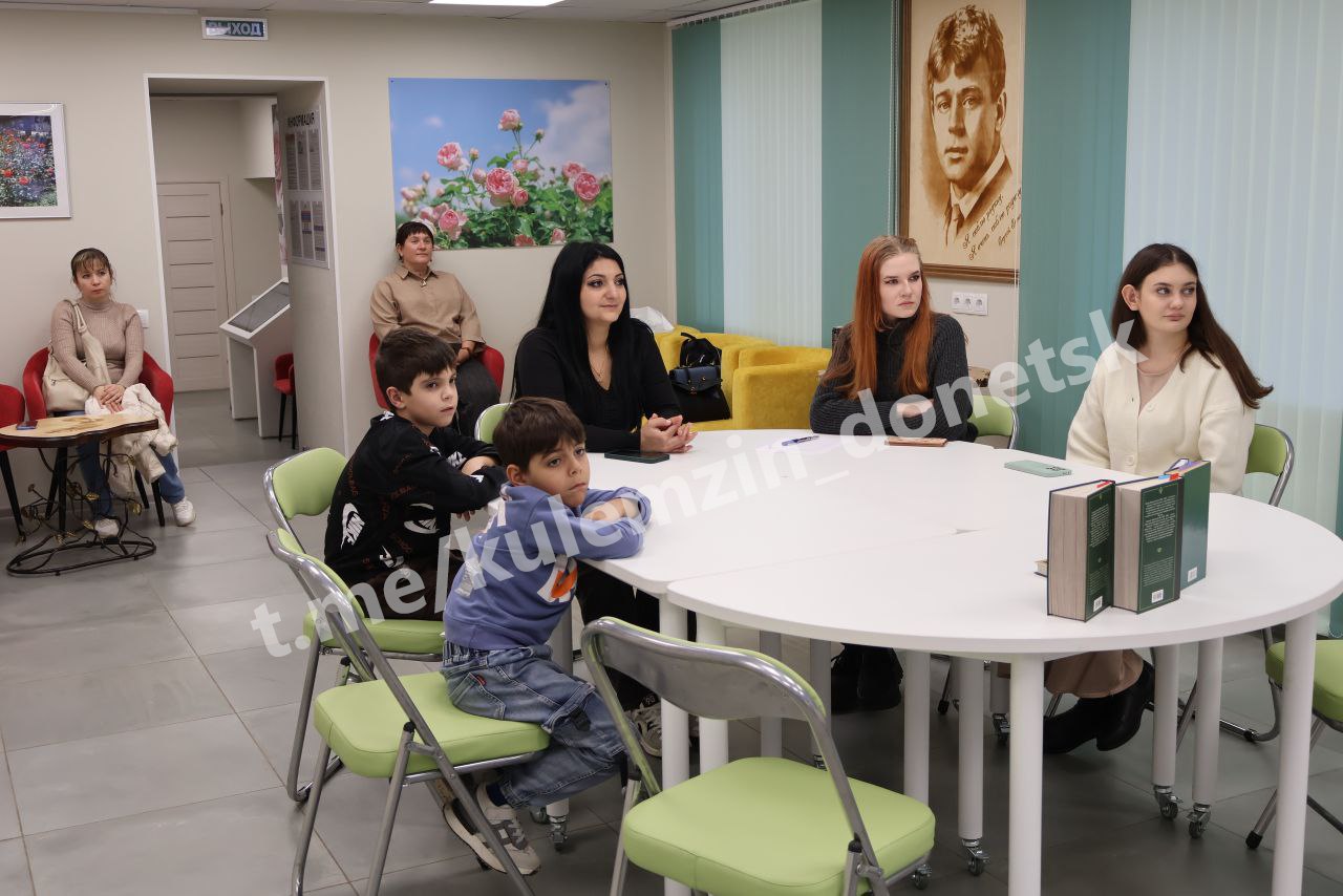 Центральная городская библиотека совместно с благотворительным фондом «Время добрых» в рамках проекта Юлии Позняк «Светлый компас», реализуемого при поддержке «Росмолодёжь. Гранты», провела «Добрые встречи» Центральная городская библиотека совместно с благотворительным фондом «Время добрых» в рамках проекта Юлии Позняк «Светлый компас», реализуемого при поддержке «Росмолодёжь. Гранты», провела «Добрые встречи»