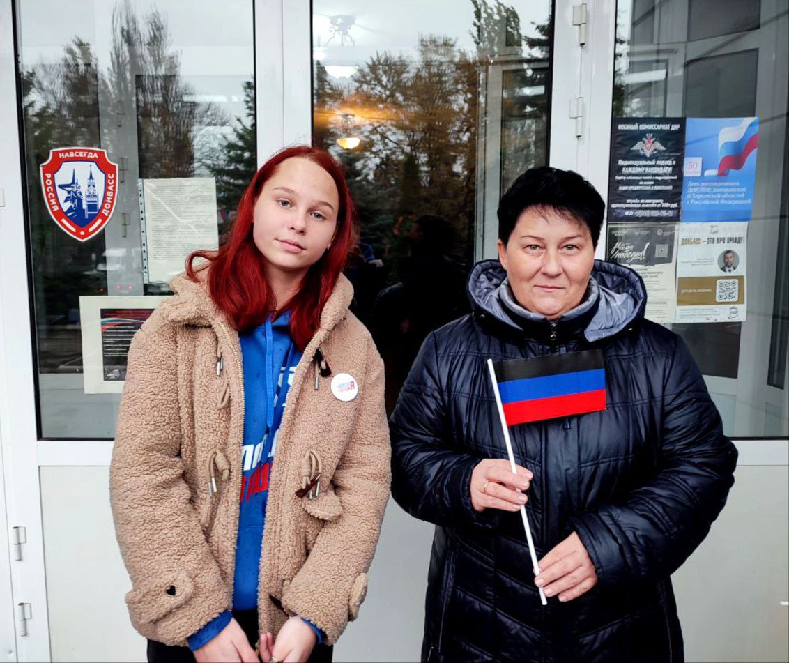 В Ждановке прошла тематическая программа «Флаг державы - символ славы!» ко Дню флага Донецкой Народной Республики В Ждановке прошла тематическая программа «Флаг державы - символ славы!» ко Дню флага Донецкой Народной Республики
