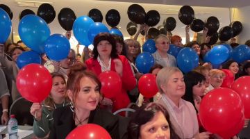 В Москве состоялся флешмоб, посвященный Дню флага ДНР