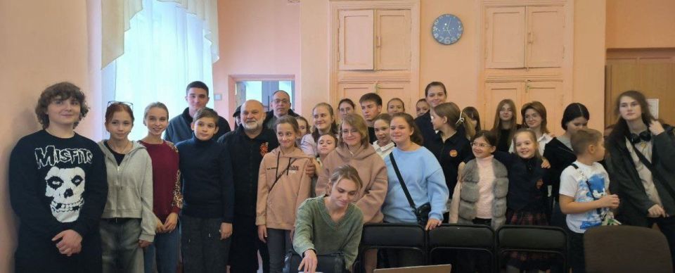 Валентин Левченко: Праздничное мероприятие, приуроченное ко Дню флага, прошло в Центре детского и юношеского творчества Киевского района г.Донецка Валентин Левченко: Праздничное мероприятие, приуроченное ко Дню флага, прошло в Центре детского и юношеского творчества Киевского района г.Донецка