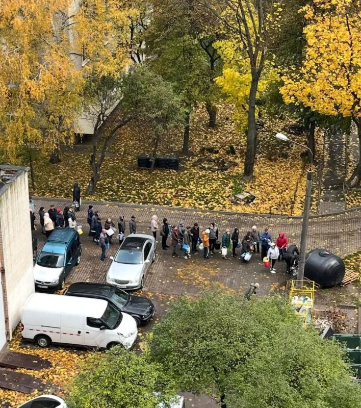 Записки ветерана: Во Львове четвертый день нет воды, и люди набирают ее из реки Записки ветерана: Во Львове четвертый день нет воды, и люди набирают ее из реки