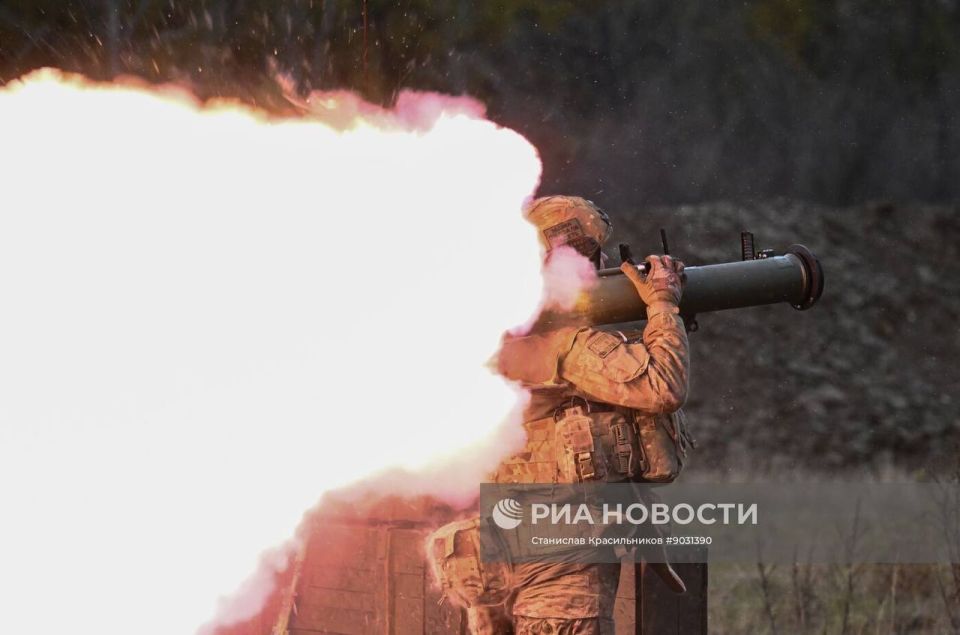 Тренировка бойцов подразделения спецназа группировки войск «Центр» на Покровском (Красноармейском ) направлении Тренировка бойцов подразделения спецназа группировки войск «Центр» на Покровском (Красноармейском ) направлении