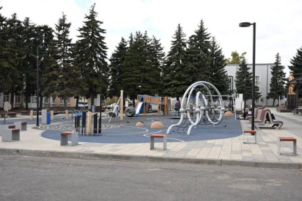 В Снежном в 2025 году завершат благоустройство центральной площади