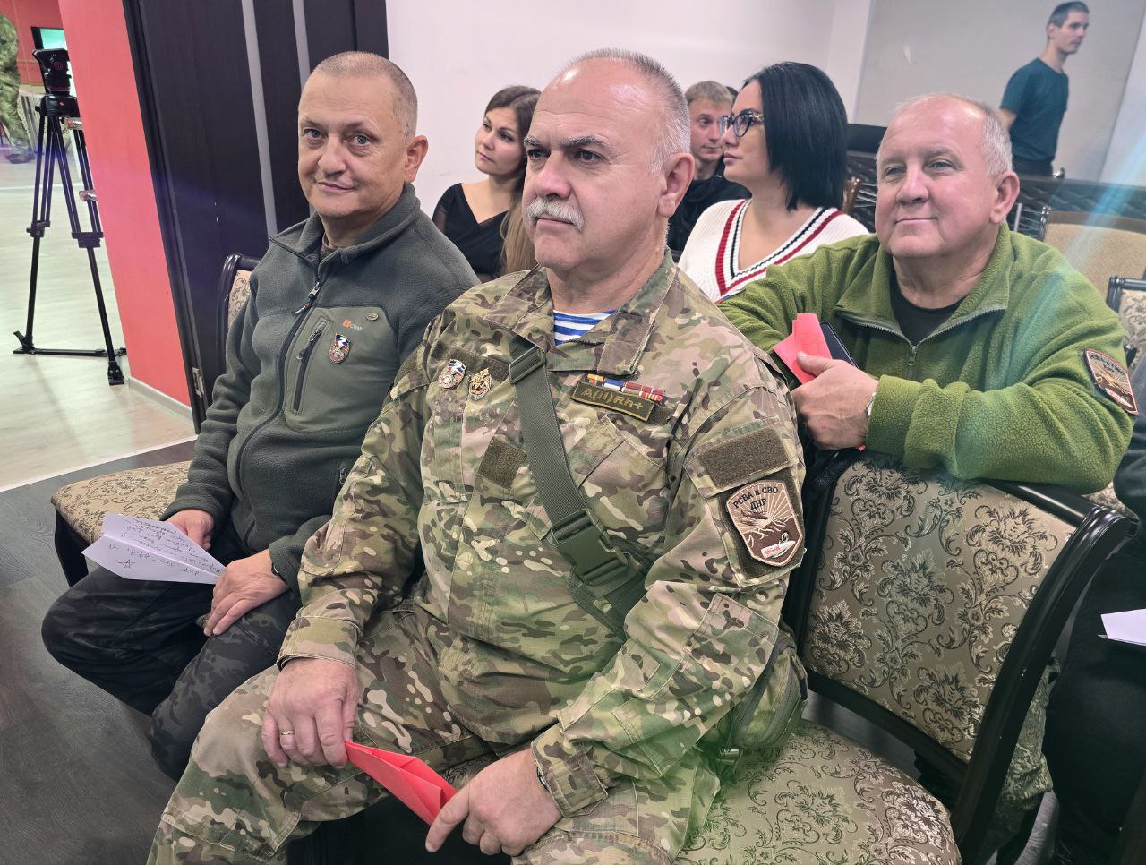 Дмитрий Огилец: Вчера со своими золотыми помощниками и моим коллегой депутатом Народного Совета Александром Камышовым приняли участие в замечательном мероприятии - открытие в Донецке филиала АНО «Центр по реализации... Дмитрий Огилец: Вчера со своими золотыми помощниками и моим коллегой депутатом Народного Совета Александром Камышовым приняли участие в замечательном мероприятии - открытие в Донецке филиала АНО «Центр по реализации...