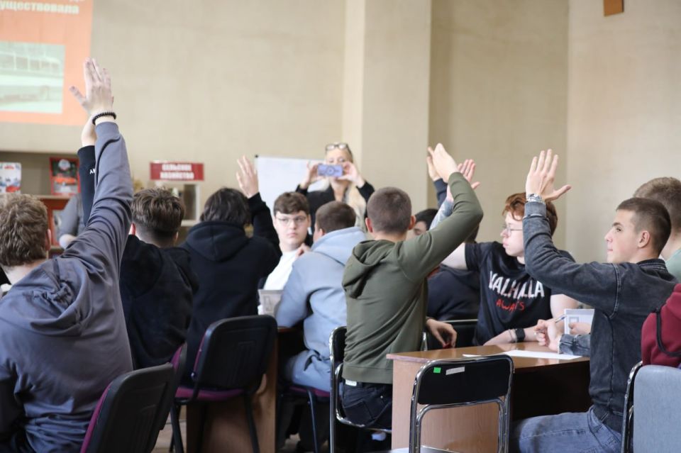 Комплексное мероприятие «Легенды советского автопрома» в Донецкой библиотеке имени Н.К. Крупской Комплексное мероприятие «Легенды советского автопрома» в Донецкой библиотеке имени Н.К. Крупской