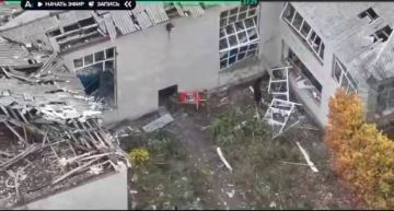 Российские военные подняли флаг в ранее освобожденном н.п. Родинское, сообщает ТГ-канал «Новости СВО и Мира»