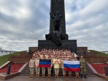 Гордость и патриотизм переполняют сердца юнармейцев Волновахского района! Они отправились в знаменательное путешествие по городам-героям нашей большой страны, чтобы пронести Знамя Донецкой Народной Республики