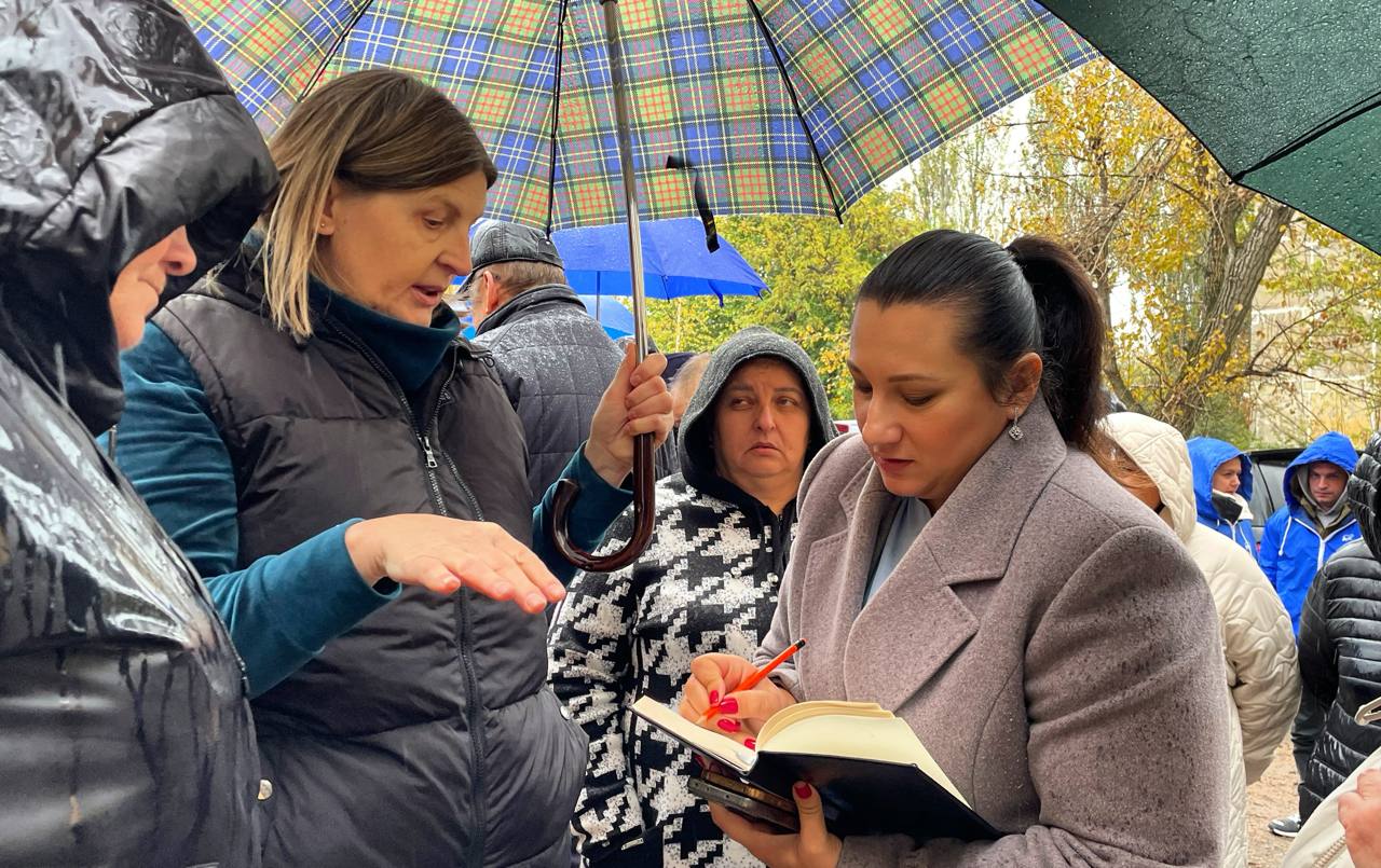 Председатель #Комитет_по_ЖКХ Анна Кондрыкинская провела сход с жителями Куйбышевского района Донецка