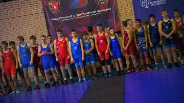 В Донецке прошли Республиканские соревнования по вольной борьбе