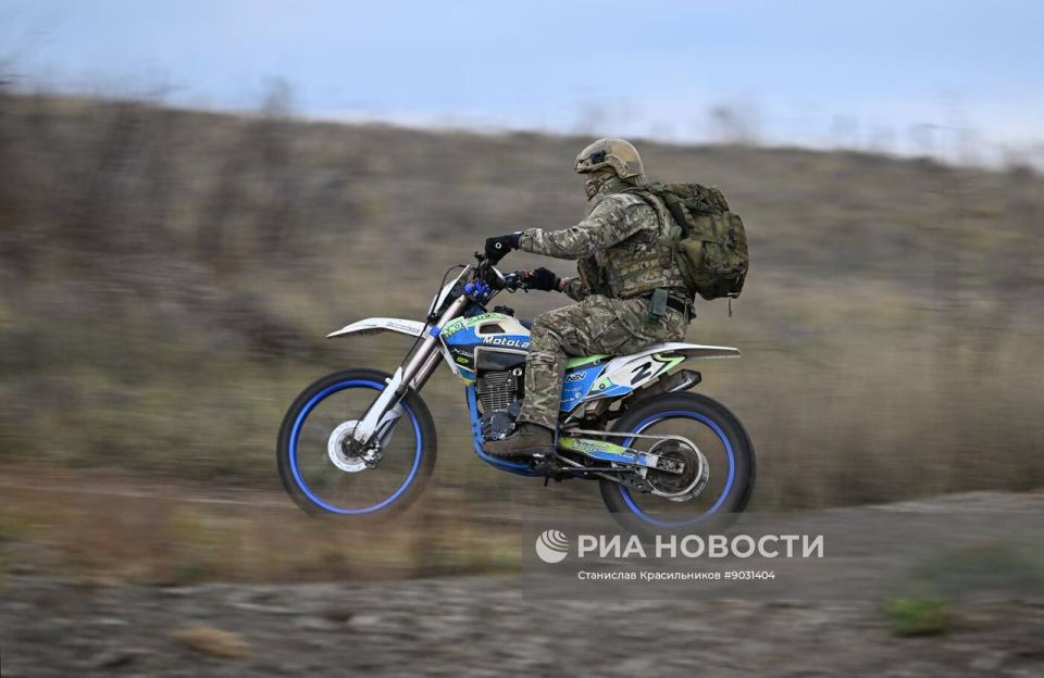 Тренировка бойцов подразделения спецназа группировки войск «Центр» на Покровском (Красноармейском ) направлении Тренировка бойцов подразделения спецназа группировки войск «Центр» на Покровском (Красноармейском ) направлении