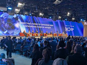 Михаил Желтяков: Принимаю участие в Международном форуме сотрудничества, который проводится в рамках празднования 100-летия народной дипломатии в России, в том числе в сфере культуры