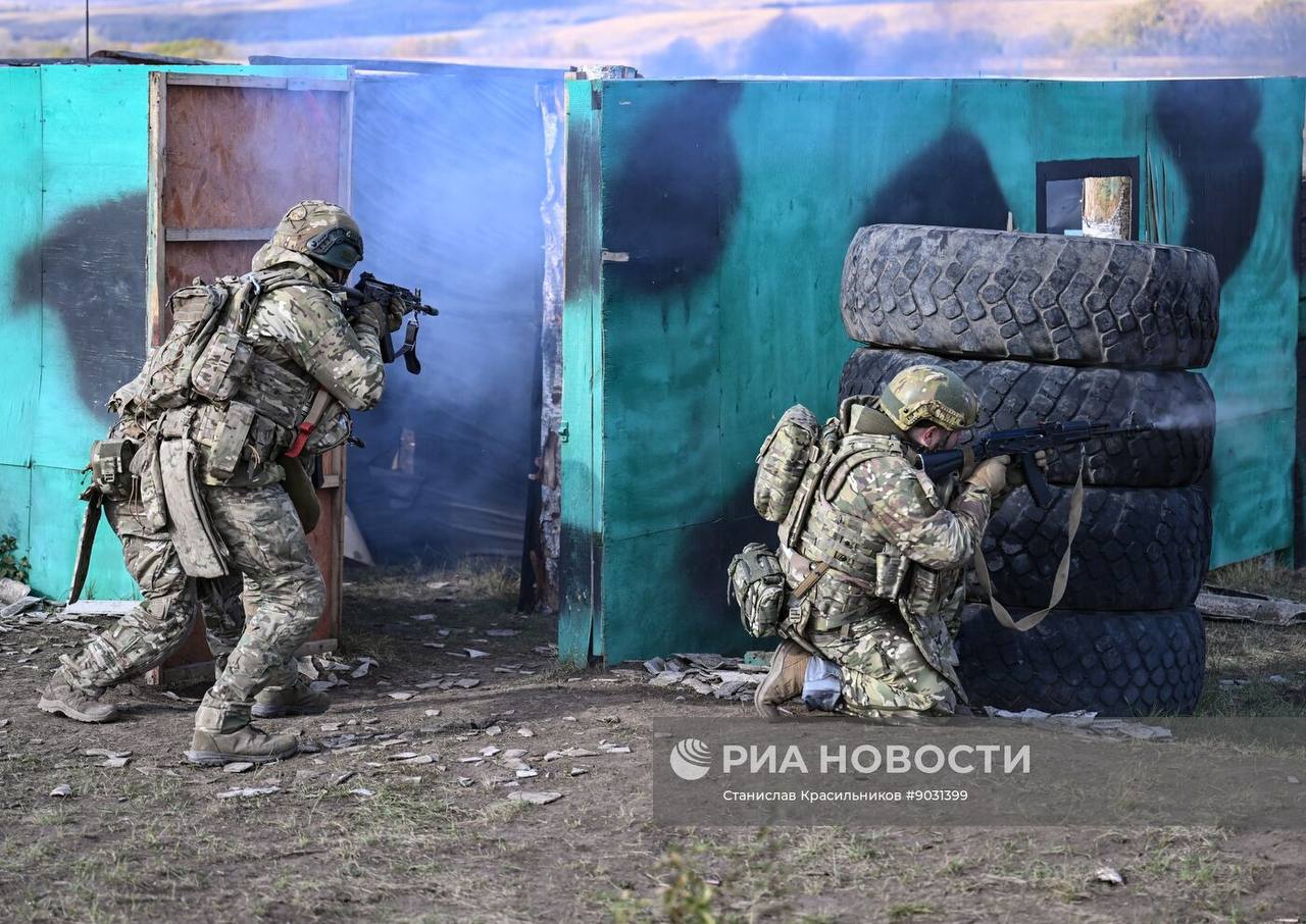 Тренировка бойцов подразделения спецназа группировки войск «Центр» на Покровском (Красноармейском ) направлении Тренировка бойцов подразделения спецназа группировки войск «Центр» на Покровском (Красноармейском ) направлении