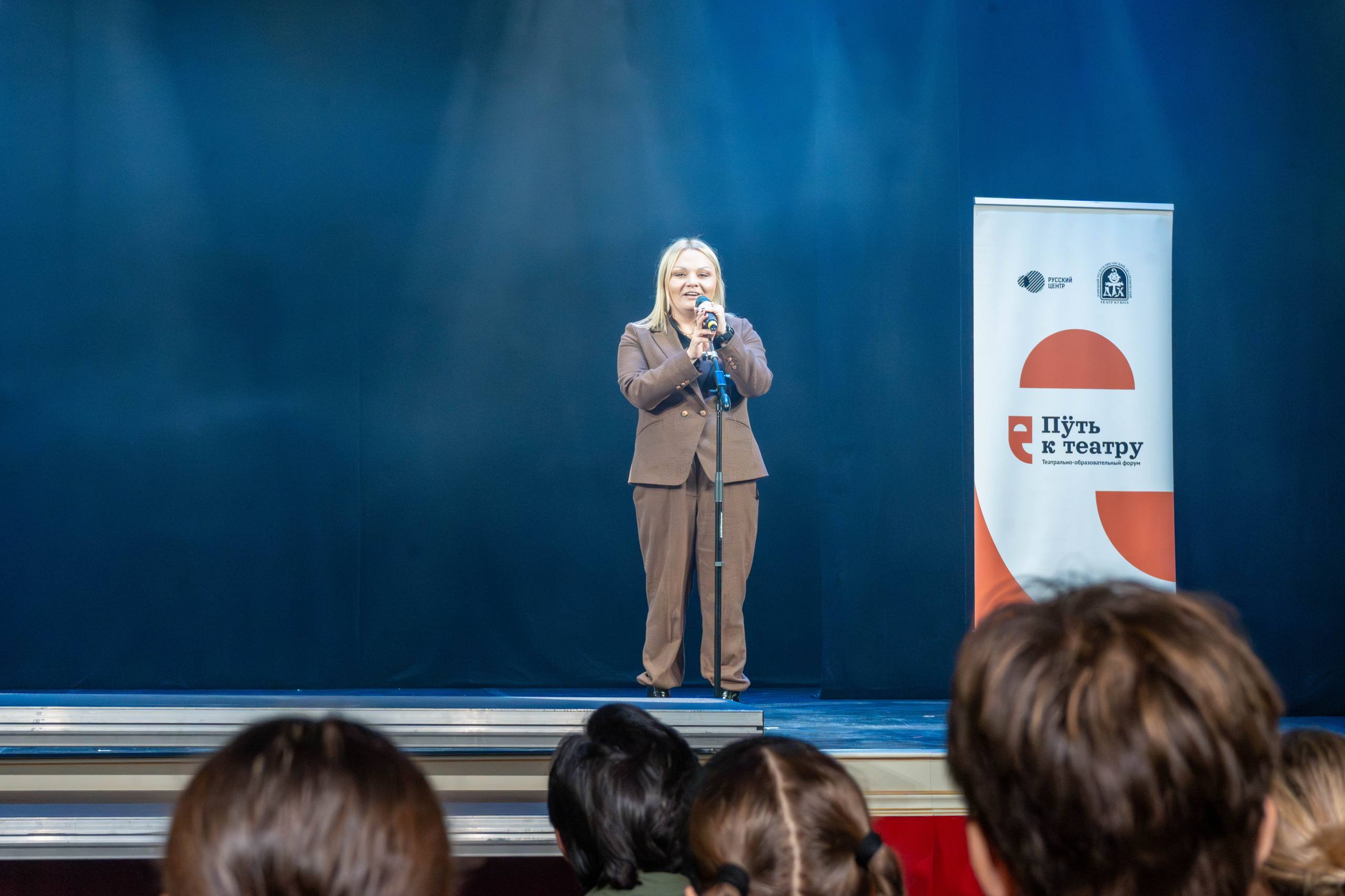 Юные звёзды снова блистают на этой сцене! Юные звёзды снова блистают на этой сцене!
