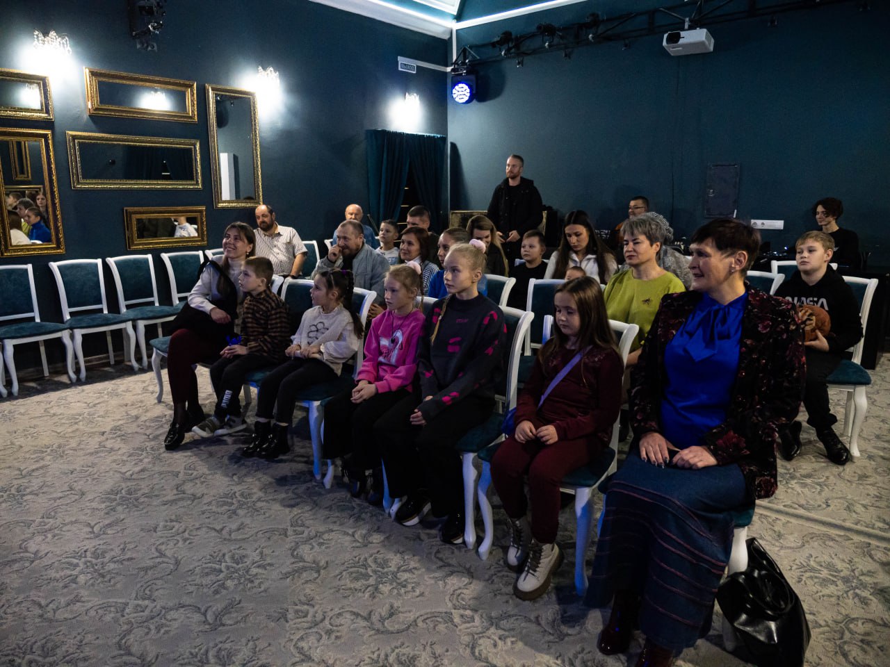 Премьера спектакля-променада «Тени театра» Премьера спектакля-променада «Тени театра»