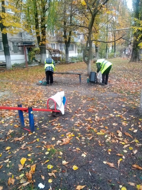 С заботой об округе.. На 27.10.2025 г. сотрудниками МУП "ЭКОС" выполнены следующие виды работ: Восстановление наружного освещения по ул. Вокзальная Сбор веток и погрузка листвы по ул.Школьная и ул.Лермонтова Уборка детских... С заботой об округе.. На 27.10.2025 г. сотрудниками МУП "ЭКОС" выполнены следующие виды работ: Восстановление наружного освещения по ул. Вокзальная Сбор веток и погрузка листвы по ул.Школьная и ул.Лермонтова Уборка детских...