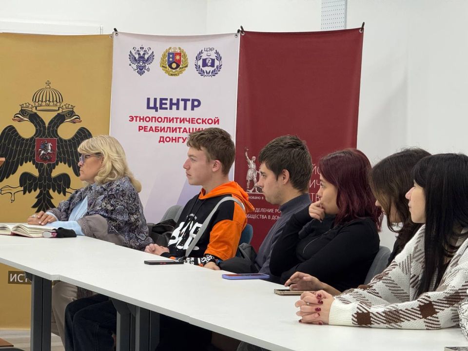 Председатель регионального отделения РВИО в ДНР Владимир Ежиков поприветствовал участников круглого стола «Гражданская война (1917-1920 гг.) на Юге России в исторической памяти жителей Донбасса и Новороссии» Председатель регионального отделения РВИО в ДНР Владимир Ежиков поприветствовал участников круглого стола «Гражданская война (1917-1920 гг.) на Юге России в исторической памяти жителей Донбасса и Новороссии»