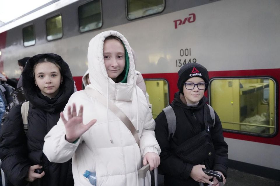 В Петербурге стартовала осенняя смена «Единство» для мариупольских школьников В Петербурге стартовала осенняя смена «Единство» для мариупольских школьников