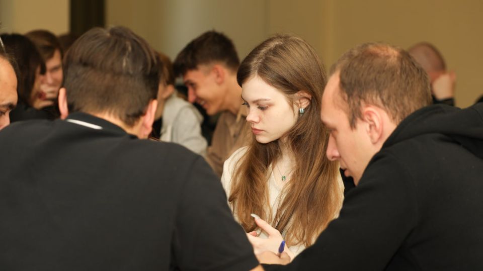 Синхронный отборочный турнир на XXII Чемпионат России по спортивной версии игры «Что? Где? Когда?» в Донецкой библиотеке имени Н.К. Крупской Синхронный отборочный турнир на XXII Чемпионат России по спортивной версии игры «Что? Где? Когда?» в Донецкой библиотеке имени Н.К. Крупской