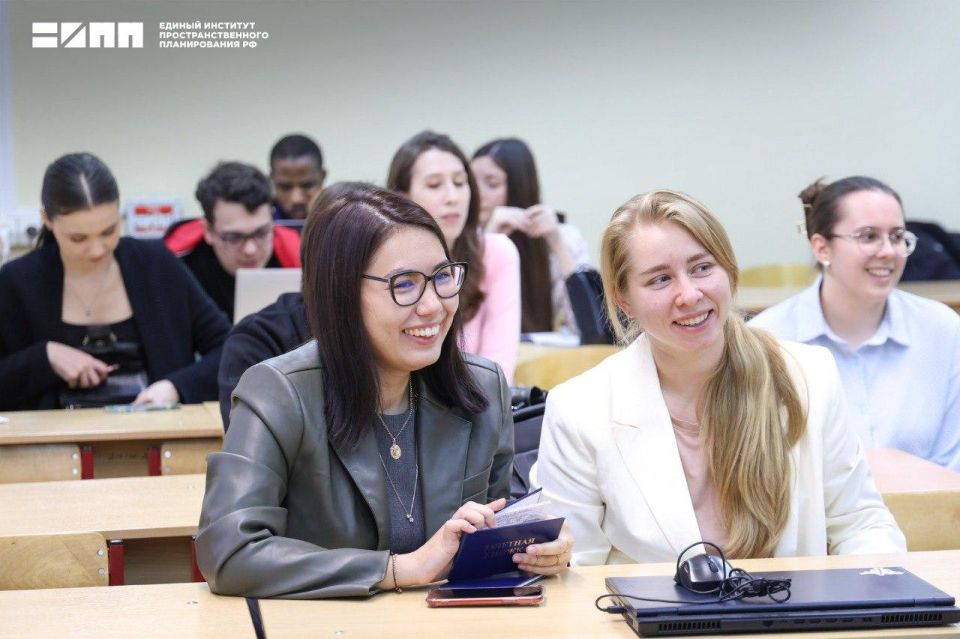 Уникальный опыт в градостроительстве: студенты МАРХИ разработали концепции развития Горловки ДНР Уникальный опыт в градостроительстве: студенты МАРХИ разработали концепции развития Горловки ДНР