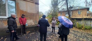 Исполняющий обязанности руководителя Управы Пролетарского внутригородского района Администрации городского округа Донецк Светлана Вирич совместно с депутатом Донецкого городского совета Илоной Немсадзе провела выездную...