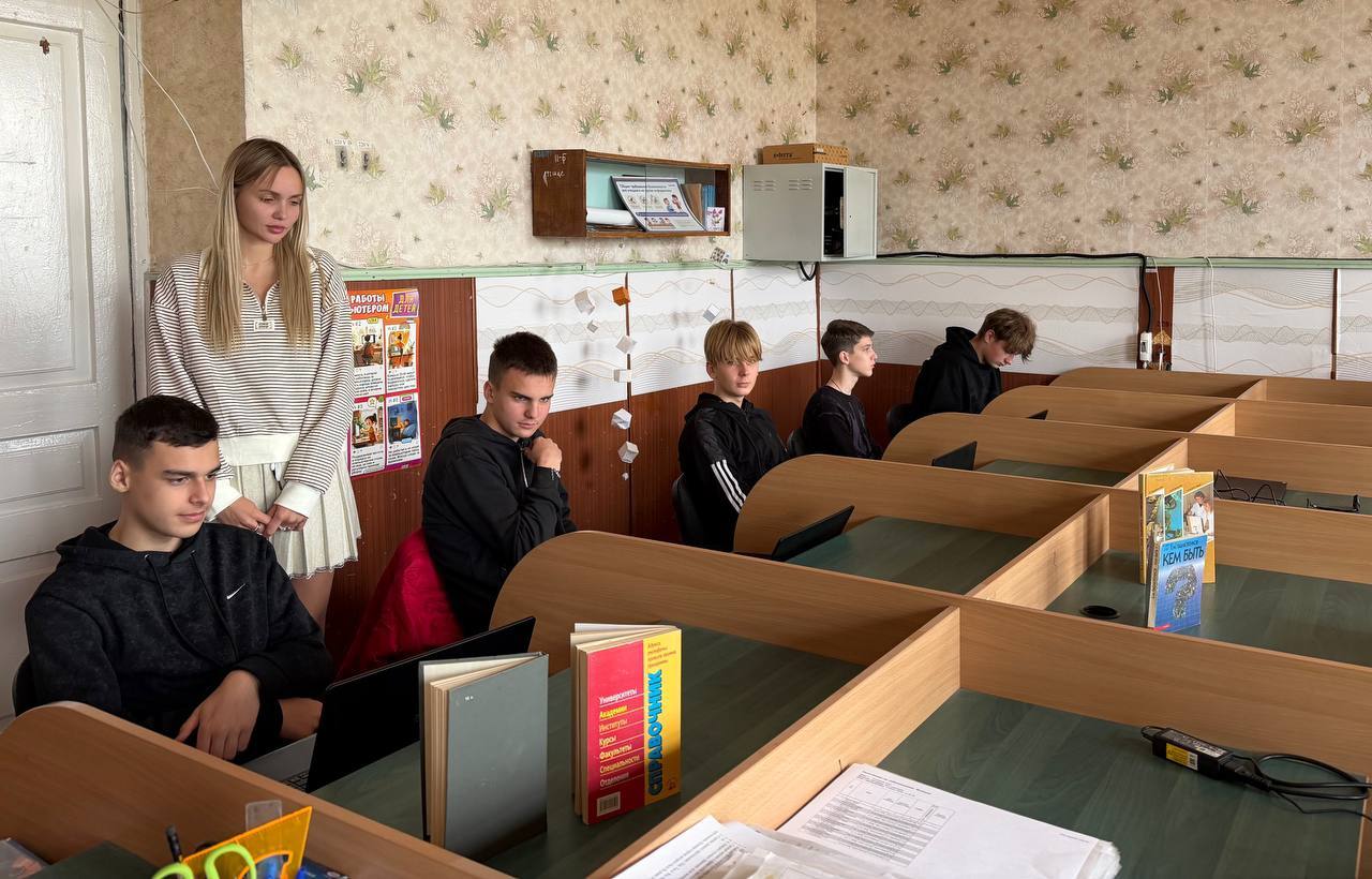 Денис Зубов: Порядка 150 тысяч учеников, студентов и их родителей приняли участие в акции «Учиться в Донбассе» Денис Зубов: Порядка 150 тысяч учеников, студентов и их родителей приняли участие в акции «Учиться в Донбассе»