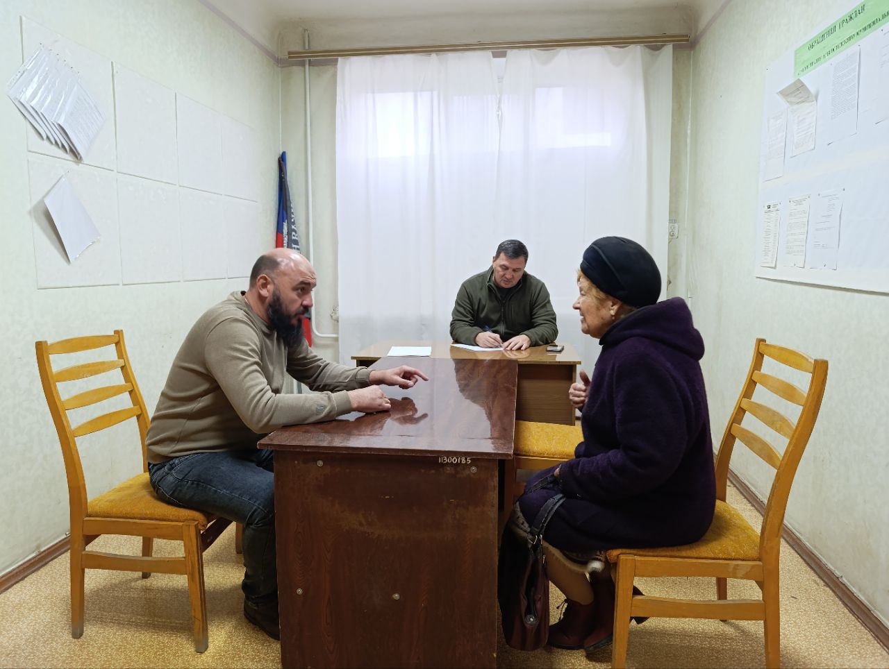 Глава Амвросиевского муниципального округа Игорь Лызов провёл личный приём в администрации округа