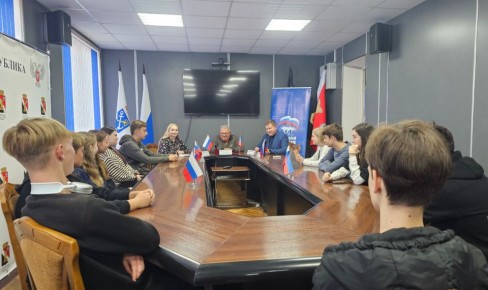 Игорь Мартынов: Встретился с активной молодежью Енакиево