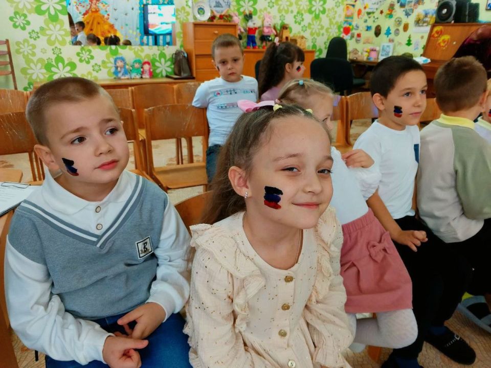 Празднование Дня флага ДНР в Торезе Празднование Дня флага ДНР в Торезе