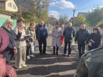 Секретарь #Комитет_по_ЖКХ Ирина Попова (фракция «Единая Россия»), во исполнение поручения Главы ДНР Дениса Пушилина провела встречу с жителями улицы Дрогобычской Калининского района Донецка