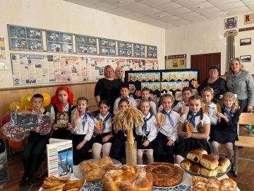 Николай Михайлов: Школы Старобешево и Читы провели телемост дружбы