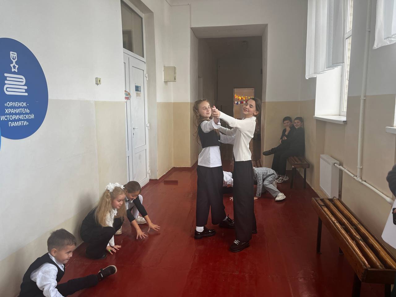 Денис Зубов: Порядка 150 тысяч учеников, студентов и их родителей приняли участие в акции «Учиться в Донбассе» Денис Зубов: Порядка 150 тысяч учеников, студентов и их родителей приняли участие в акции «Учиться в Донбассе»