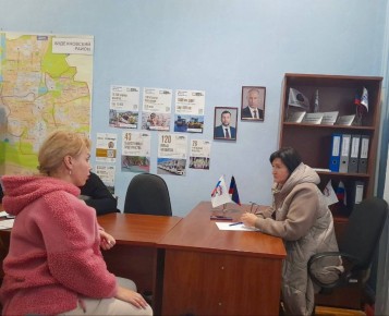 Михаил Меренков: Сегодня в общественной приемной Партии «Единая Россия» Буденновского района г. Донецка состоялся прием граждан, который провела первый заместитель руководителя Управы Буденновского внутригородского района...