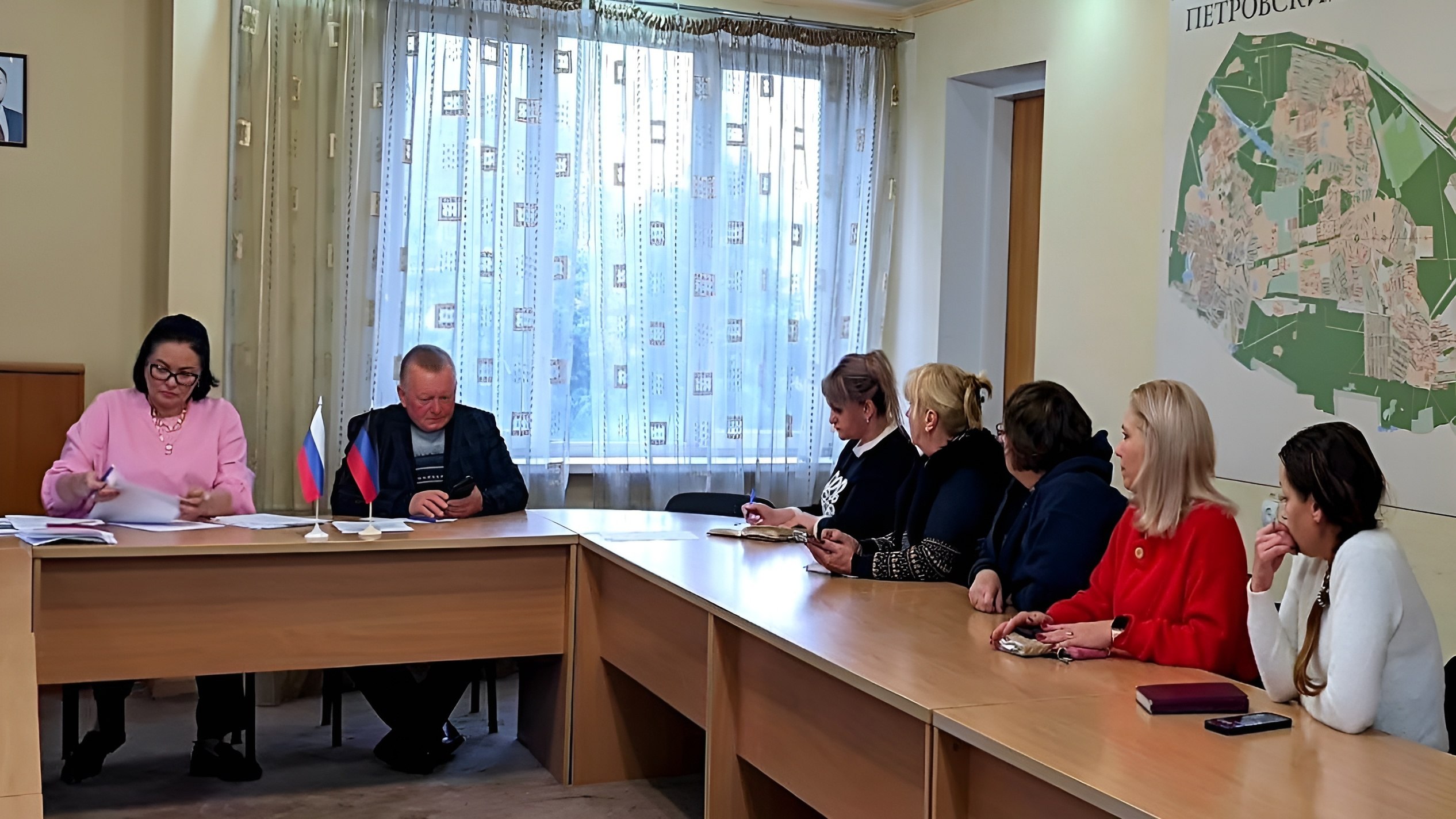 Наталья Бегуненко: Сегодня, 27 октября, заместитель руководителя Управы Петровского внутригородского района Администрации городского округа Донецк Сергей Чуб провел рабочее совещание, в котором приняли участие управляющий... Наталья Бегуненко: Сегодня, 27 октября, заместитель руководителя Управы Петровского внутригородского района Администрации городского округа Донецк Сергей Чуб провел рабочее совещание, в котором приняли участие управляющий...