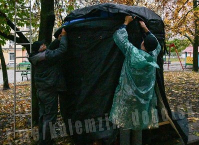 В преддверии зимы в Донецке начали утеплять ёмкости с технической водой специальными чехлами