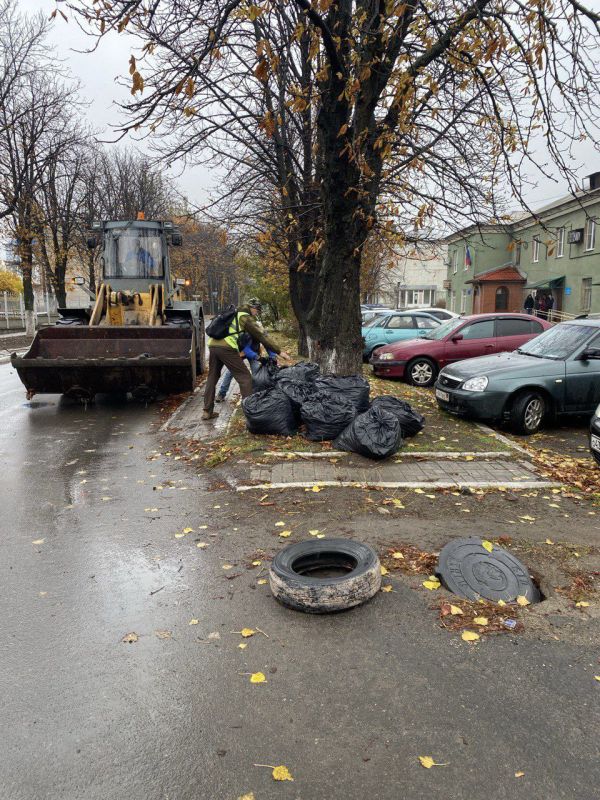 С заботой об округе.. На 27.10.2025 г. сотрудниками МУП "ЭКОС" выполнены следующие виды работ: Восстановление наружного освещения по ул. Вокзальная Сбор веток и погрузка листвы по ул.Школьная и ул.Лермонтова Уборка детских... С заботой об округе.. На 27.10.2025 г. сотрудниками МУП "ЭКОС" выполнены следующие виды работ: Восстановление наружного освещения по ул. Вокзальная Сбор веток и погрузка листвы по ул.Школьная и ул.Лермонтова Уборка детских...