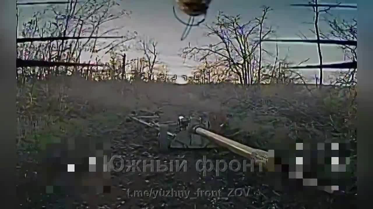 Уничтожение ФПВ дроном украинской пушки МТ-12 на Северском направлении