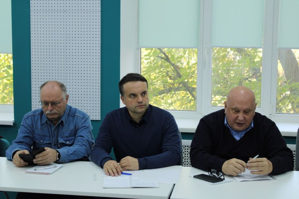 Председатель регионального отделения РВИО в ДНР Владимир Ежиков поприветствовал участников круглого стола «Гражданская война (1917-1920 гг.) на Юге России в исторической памяти жителей Донбасса и Новороссии» Председатель регионального отделения РВИО в ДНР Владимир Ежиков поприветствовал участников круглого стола «Гражданская война (1917-1920 гг.) на Юге России в исторической памяти жителей Донбасса и Новороссии»