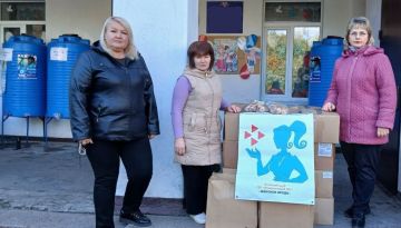 Участницы женского клуба «Женское кредо» передали гуманитарную помощь жителям ПВР