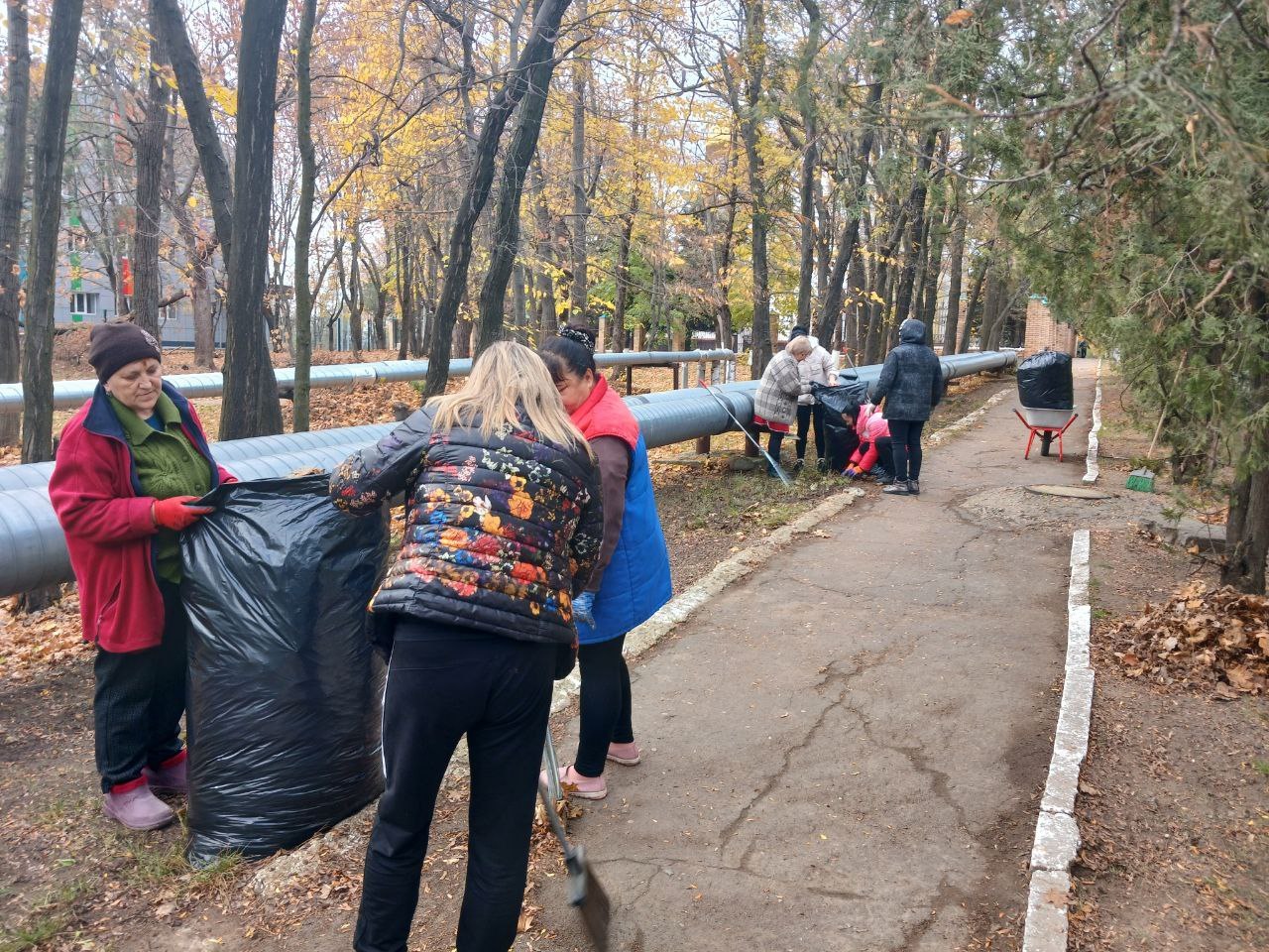 В рамках партийного проекта «Чистая страна» коллектив детского сада №10 вышел на субботник «ЭкоДень» В рамках партийного проекта «Чистая страна» коллектив детского сада №10 вышел на субботник «ЭкоДень»